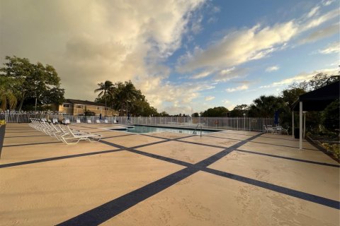 Снять в аренду кондоминиум в Пемброк-Пайнс, Флорида 2 спальни, 94.39м2, № 2005863 - фото 5