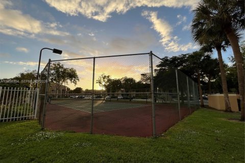 Снять в аренду кондоминиум в Пемброк-Пайнс, Флорида 2 спальни, 94.39м2, № 2005863 - фото 4