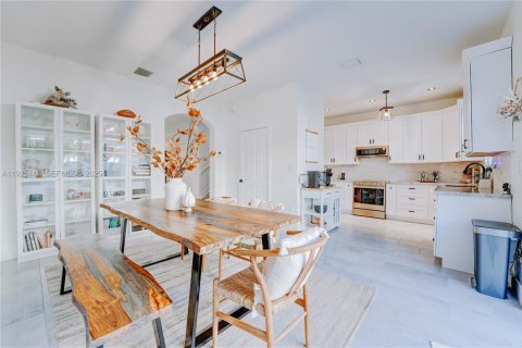 Купить таунхаус в Майами, Флорида 3 спальни, 163.32м2, № 1983917 - фото 13