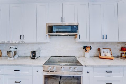 Купить таунхаус в Майами, Флорида 3 спальни, 163.32м2, № 1983917 - фото 18