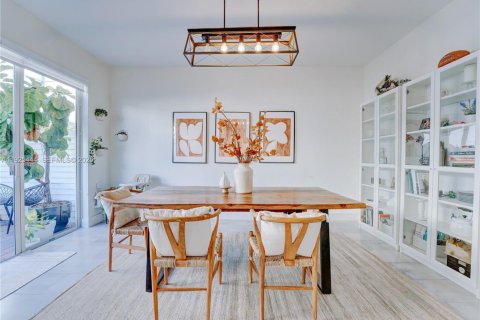 Купить таунхаус в Майами, Флорида 3 спальни, 163.32м2, № 1983917 - фото 14