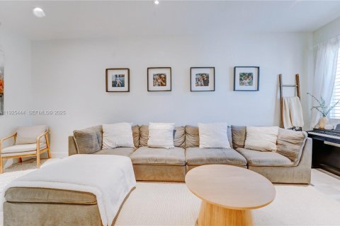 Купить таунхаус в Майами, Флорида 3 спальни, 163.32м2, № 1983917 - фото 7