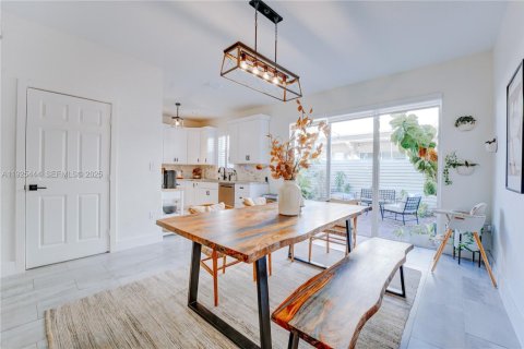 Купить таунхаус в Майами, Флорида 3 спальни, 163.32м2, № 1983917 - фото 10