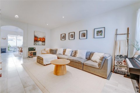 Купить таунхаус в Майами, Флорида 3 спальни, 163.32м2, № 1983917 - фото 4