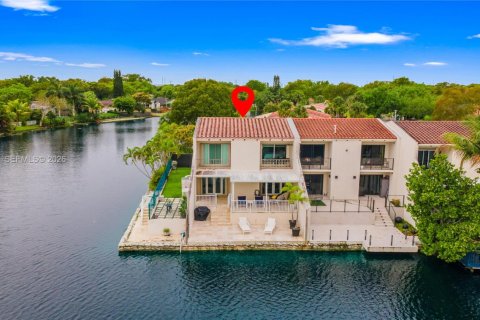 Townhouse in Miami Lakes, Florida 3 bedrooms, 162.21 sq.m. № 2246135