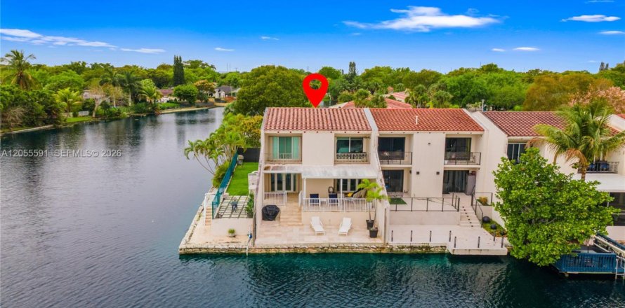 Townhouse in Miami Lakes, Florida 3 bedrooms, 162.21 sq.m. № 2246135