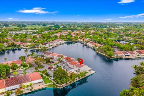 Townhouse in Miami Lakes, Florida 3 bedrooms, 162.21 sq.m. № 2246135 - photo 7