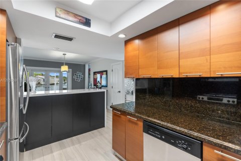Townhouse in Miami Lakes, Florida 3 bedrooms, 162.21 sq.m. № 2246135 - photo 28