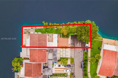 Townhouse in Miami Lakes, Florida 3 bedrooms, 162.21 sq.m. № 2246135 - photo 6