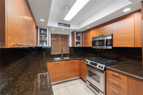 Townhouse in Miami Lakes, Florida 3 bedrooms, 162.21 sq.m. № 2246135 - photo 26