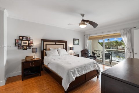 Townhouse in Miami Lakes, Florida 3 bedrooms, 162.21 sq.m. № 2246135 - photo 29