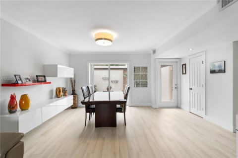 Townhouse in Miami Lakes, Florida 3 bedrooms, 162.21 sq.m. № 2246135 - photo 18