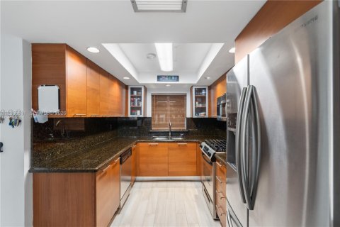 Townhouse in Miami Lakes, Florida 3 bedrooms, 162.21 sq.m. № 2246135 - photo 25