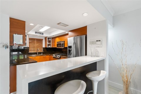 Townhouse in Miami Lakes, Florida 3 bedrooms, 162.21 sq.m. № 2246135 - photo 24