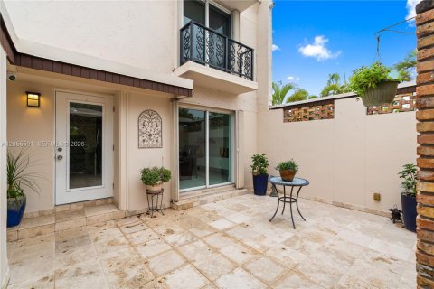 Townhouse in Miami Lakes, Florida 3 bedrooms, 162.21 sq.m. № 2246135 - photo 12