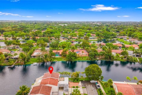 Townhouse in Miami Lakes, Florida 3 bedrooms, 162.21 sq.m. № 2246135 - photo 5