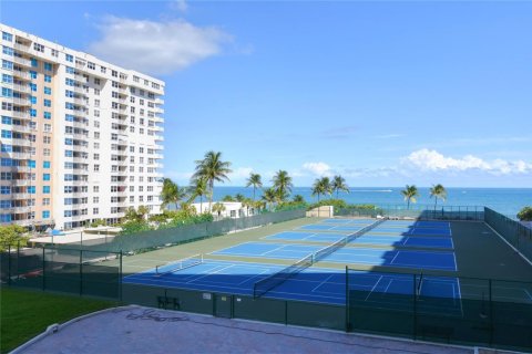 Condo in Lauderdale-by-the-Sea, Florida, 2 bedrooms № 2187342