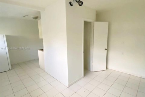 Appartement à louer à Hollywood, Floride: 60.39 m2 № 1922739 - photo 14