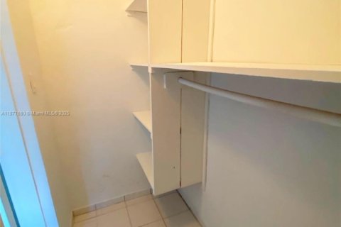 Appartement à louer à Hollywood, Floride: 60.39 m2 № 1922739 - photo 9
