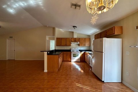 House in Poinciana, Florida 3 bedrooms, 138.7 sq.m. № 1771767 - photo 2
