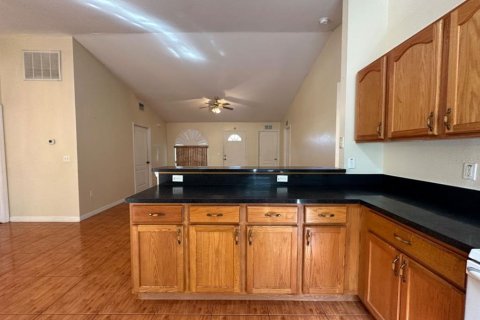 House in Poinciana, Florida 3 bedrooms, 138.7 sq.m. № 1771767 - photo 8