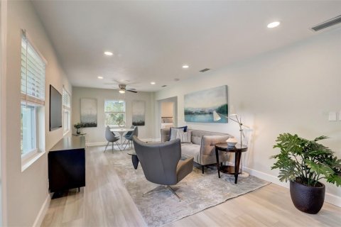 House in Sarasota, Florida 4 bedrooms, 148.46 sq.m. № 1808358 - photo 19