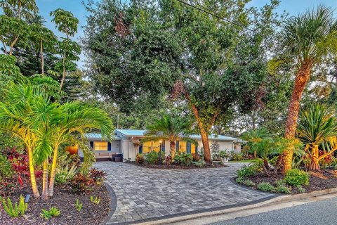 House in Sarasota, Florida 4 bedrooms, 148.46 sq.m. № 1808358 - photo 1