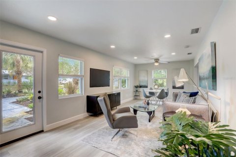 House in Sarasota, Florida 4 bedrooms, 148.46 sq.m. № 1808358 - photo 17