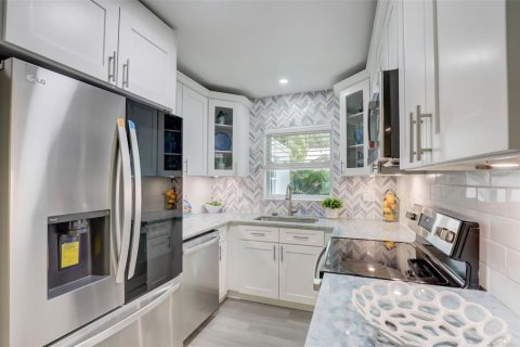 House in Sarasota, Florida 4 bedrooms, 148.46 sq.m. № 1808358 - photo 23