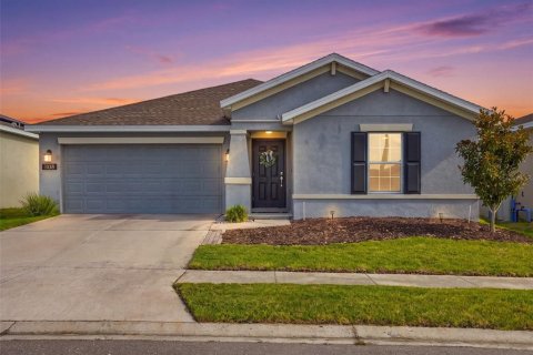 House in Haines City, Florida 3 bedrooms, 144.93 sq.m. № 2347637