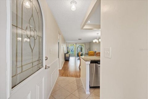 Condo in New Port Richey, Florida, 2 bedrooms № 2095434 - photo 4