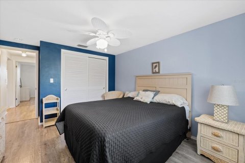 Condo in New Port Richey, Florida, 2 bedrooms № 2095434 - photo 18