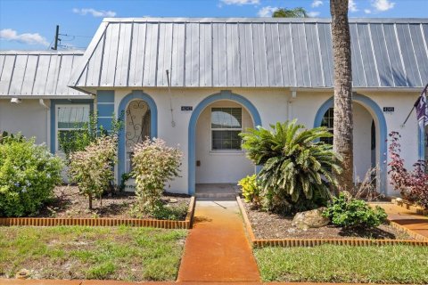 Condo in New Port Richey, Florida, 2 bedrooms  № 2095434