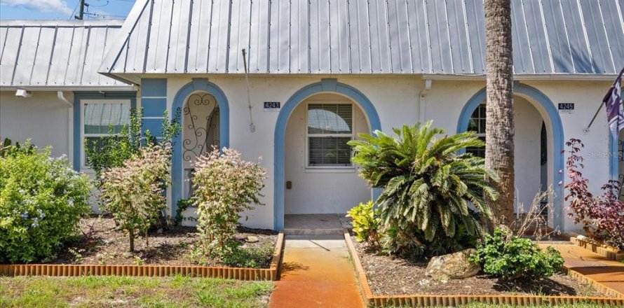 Condo in New Port Richey, Florida, 2 bedrooms № 2095434