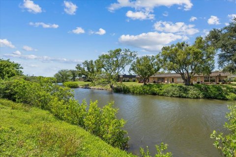Condo in New Port Richey, Florida, 2 bedrooms № 2095434 - photo 23