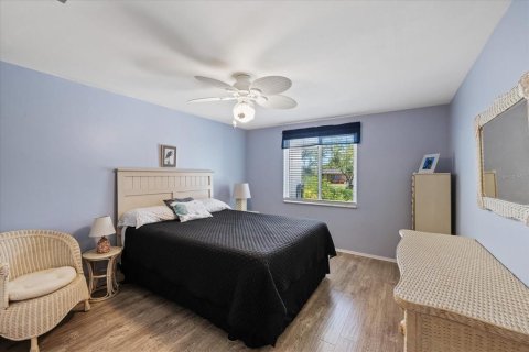 Condo in New Port Richey, Florida, 2 bedrooms № 2095434 - photo 17