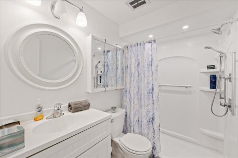 Condo in New Port Richey, Florida, 2 bedrooms № 2095434 - photo 16