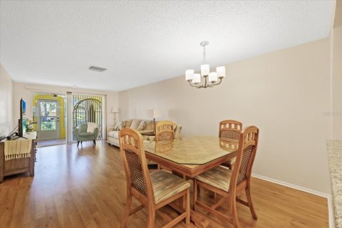 Condo in New Port Richey, Florida, 2 bedrooms № 2095434 - photo 11