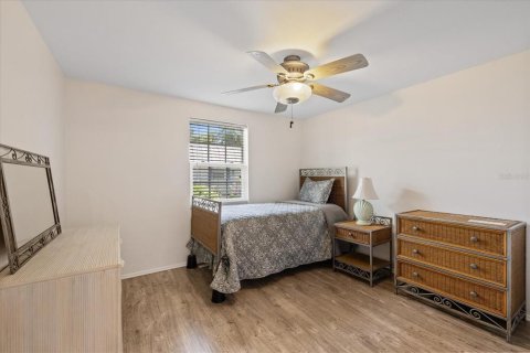 Condo in New Port Richey, Florida, 2 bedrooms № 2095434 - photo 14