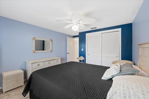 Condo in New Port Richey, Florida, 2 bedrooms № 2095434 - photo 19