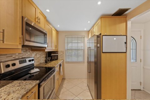 Condo in New Port Richey, Florida, 2 bedrooms № 2095434 - photo 6