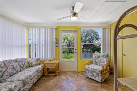 Condo in New Port Richey, Florida, 2 bedrooms № 2095434 - photo 21