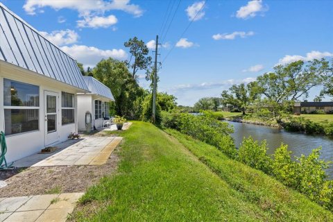 Condo in New Port Richey, Florida, 2 bedrooms № 2095434 - photo 22