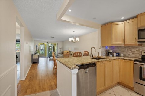 Condo in New Port Richey, Florida, 2 bedrooms № 2095434 - photo 5