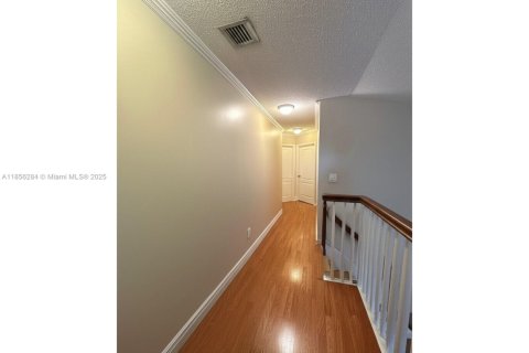 House in Doral, Florida 3 bedrooms, 179.67 sq.m. № 1886512 - photo 13