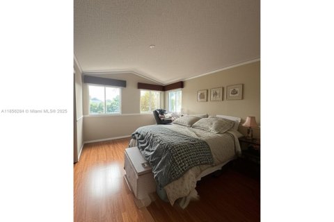 House in Doral, Florida 3 bedrooms, 179.67 sq.m. № 1886512 - photo 10