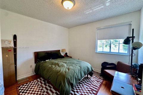 House in Doral, Florida 3 bedrooms, 179.67 sq.m. № 1886512 - photo 25