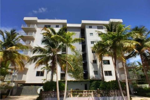 Condominio en alquiler en Miami Beach, Florida, 1 dormitorio, 67.82 m2 № 1928217 - foto 1