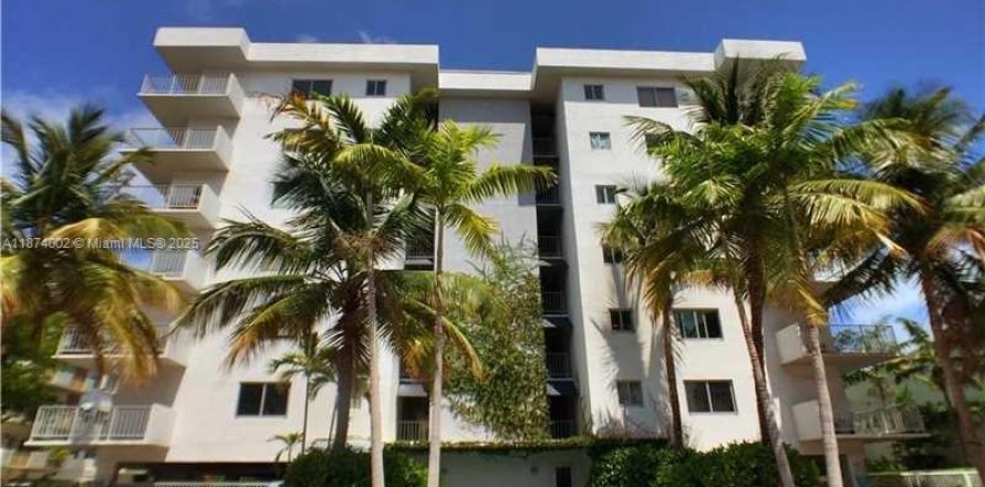 Condominio en Miami Beach, Florida, 1 dormitorio  № 1928217