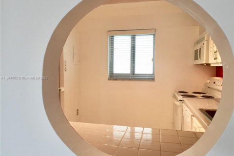 Condominio en alquiler en Miami Beach, Florida, 1 dormitorio, 67.82 m2 № 1928217 - foto 29